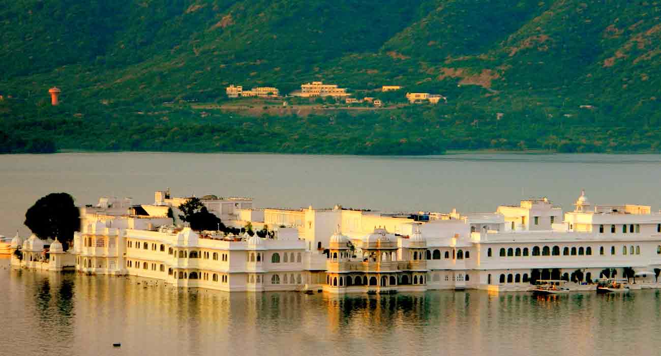 Rajasthan Desert with Udaipur Tour